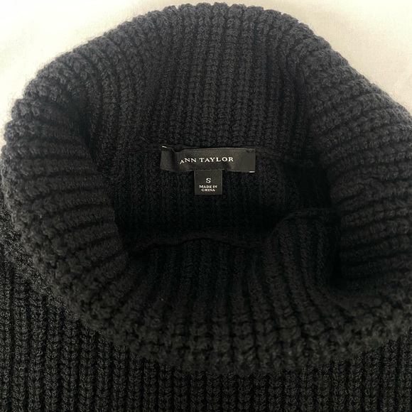 NEW Black Ann Taylor Turtleneck Longline Sleeveless Sweater Size Small - Picture 9 of 11